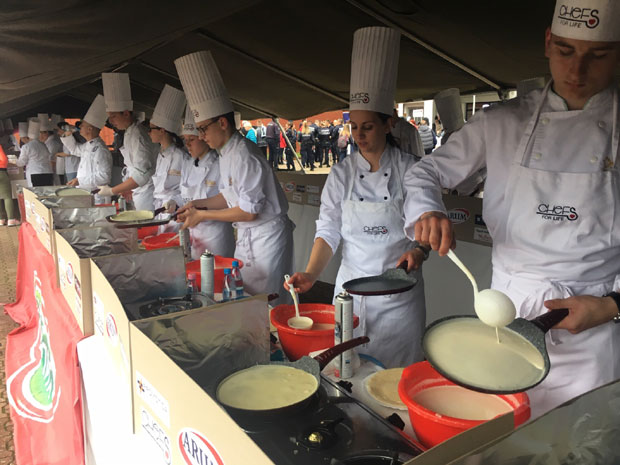 Испекли 15.584  палачинке за Гиниса